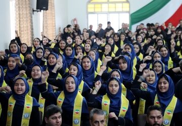نسل جوان، نگهبانان انقلاب

