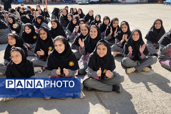 گرامیداشت روز دانش‌آموز در دبیرستان فرزانگان قائمشهر