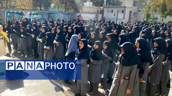 مراسم اولین روز سال تحصیلی در دبیرستان فرزانگان ۴