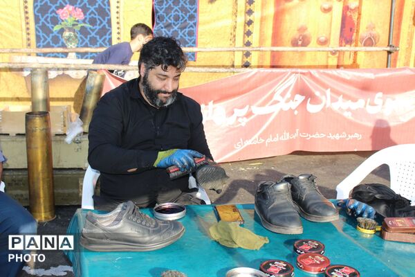 همدلی خادمان در موکب امام خامنه‌ای