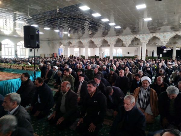 نماز جمعه شهرستان کاشمر با حضور پر رنگ مردم ترشیز کهن برگزار شد 