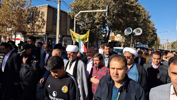 روز ۱۳ آبان: درخششی دیگر در تاریخ شهرستان سلسله با راهپیمایی دانش‌آموزان و مردم
