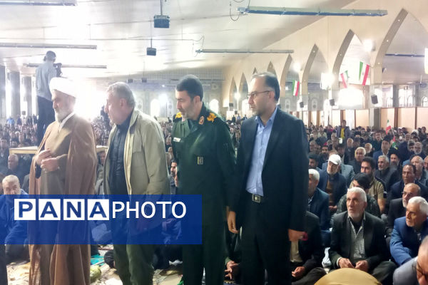 اقامه آخرین نماز جمعه ماه مبارک رمضان با حضور چشمگیر مردم یاسوج