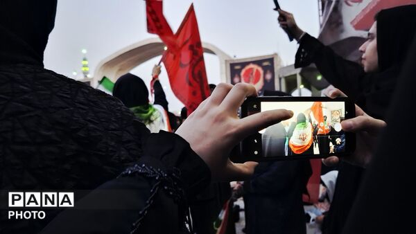 وداع پرشور نوجوانان با آقای شهید ایران 
