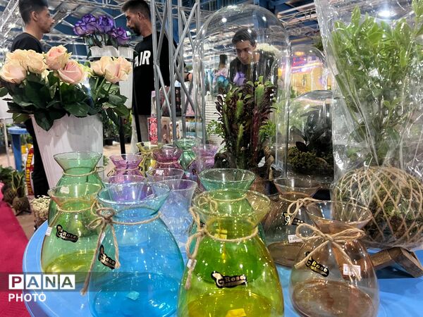 اولین نمایشگاه بهاره گل و گیاه و سوغاتی های محلی در شهرکرد