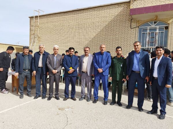 نمایشگاه دست‌سازه‌های دانش‌آموزی و بازارچه مدرسه‌ای در مدرسه شهید رنجبر