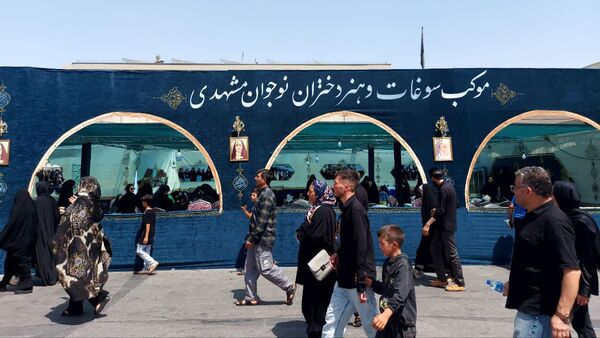 خدمت رسانی موکب سوغات و هنر دختران نوجوان مشهدی 