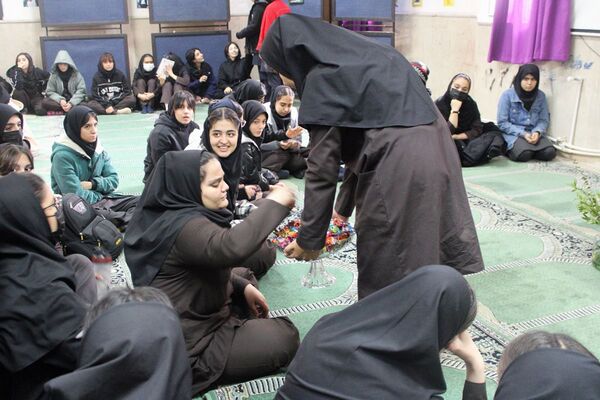 جشن و مولودی‌خوانی میلاد حضرت زهرا(س) در هنرستان آفرینش پردیس 