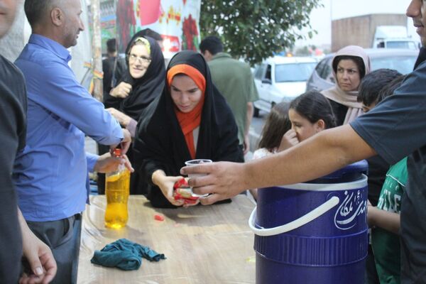حضور پرانرژی نوجوانان در موکب دانش‌آموزی ملکان