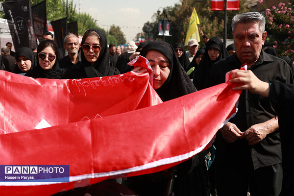 موکب «عشاق‌الحسین» سازمان دانش آموزی در راهپیمایی خانوادگی جاماندگان اربعین حسینی - تهران