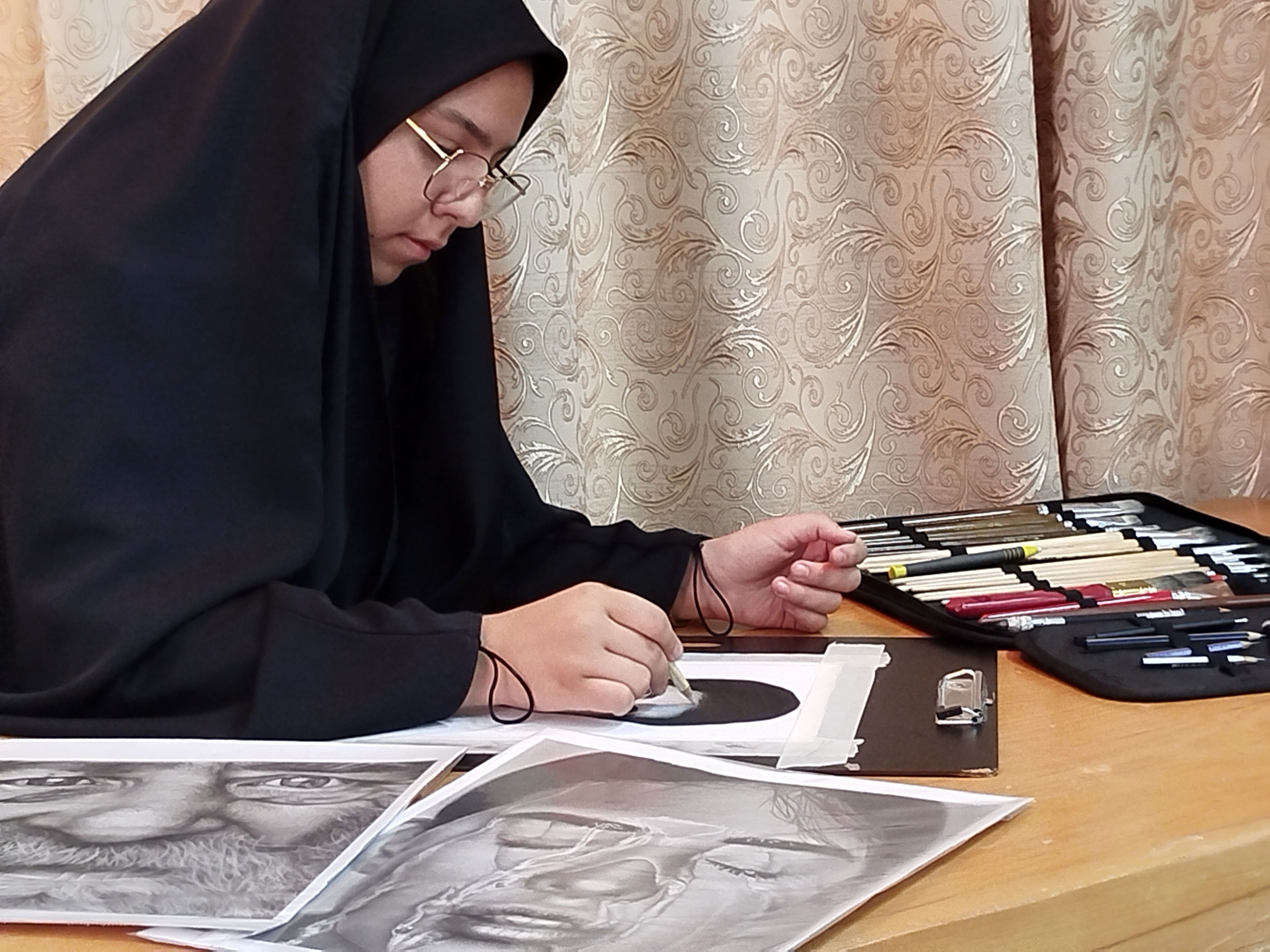 تجلیل از برگزیدگان مسابقات فرهنگی و هنری بن