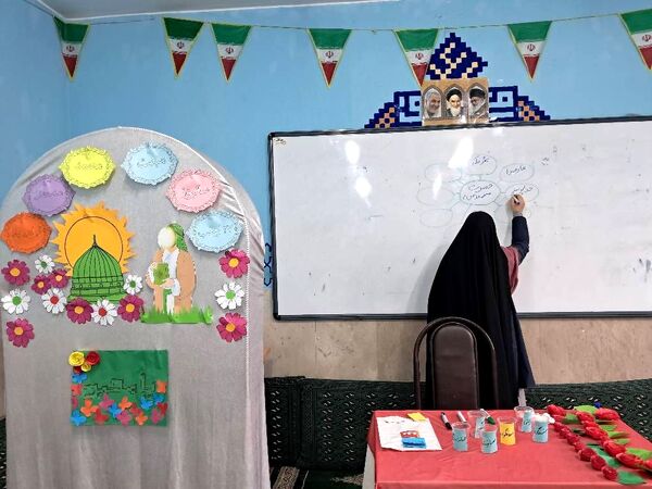 جشن مبعث در مدرسه شهید معظم شهرستان قدس
