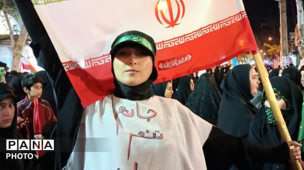 تمام مردم پای کار انقلابند