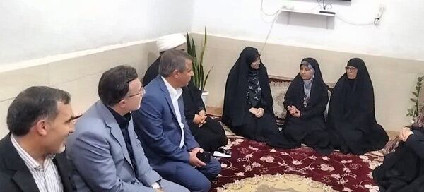 حضور معاون رئیس جمهوری در منازل جان باختگان معدن طبس در بخش انابد