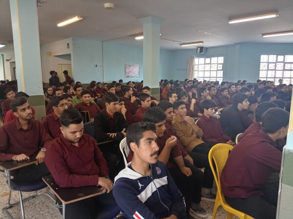 جشن ستارگان و تجلیل از پذیرفته شدگان کنکور ۱۴۰۴ دبیرستان نمونه آیت‌الله خامنه‌ای 