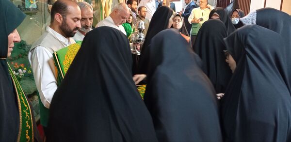 حضور خادمین حرم مطهر امام رضا (ع) به‌مناسبت دهه کرامت و هفته معلم در اداره آموزش و پرورش منطقه ۱۹