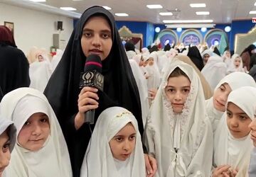 جشن تکلیف ۱۲۰۰ دانش آموز زیر گنبد فیروزه ای مسجد جمکران