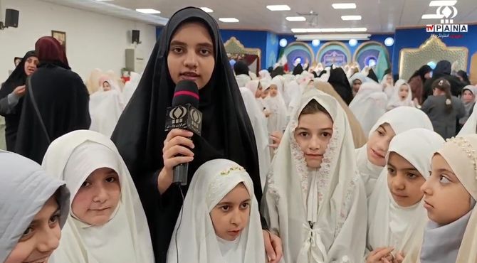 جشن تکلیف ۱۲۰۰ دانش آموز زیر گنبد فیروزه ای مسجد جمکران