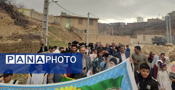حضور پرشور دانش‌آموزان مدرسه فردوسی سرمازه در راهپیمایی ۲۲ بهمن