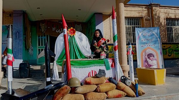 دبیرستان دخترانه فدک میزبان آیین زنگ نمادین «استکبار‌ستیزی» در شهر بن 