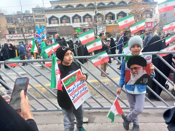 نسل فردا در مسیر انقلاب