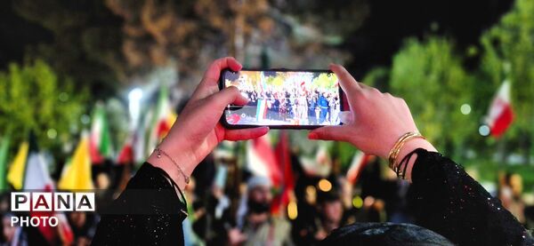 مرزنشینان ایستاده اند مانند زاگرس