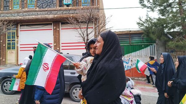 برپایی میز خدمت و نمایشگاه نقاشی در جشن 22 بهمن مارگون