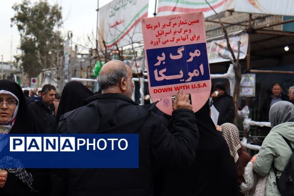 ٢٢ بهمن؛ روزى که دلها با قدم‌‌ها یکى میشود