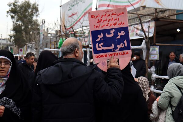 ٢٢ بهمن؛ روزى که دلها با قدم‌‌ها یکى میشود