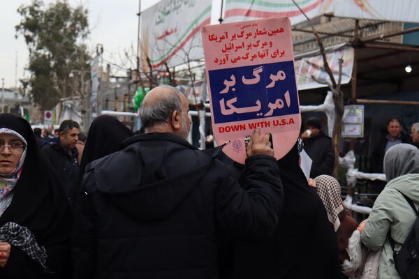 ٢٢ بهمن؛ روزى که دلها با قدم‌‌ها یکى میشود