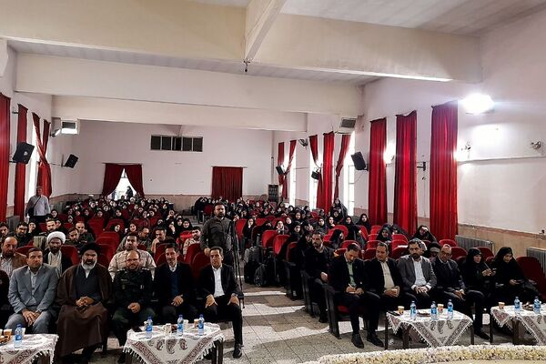 بازدید دانش‌آموزان دختر ناحیه 2 بهارستان از سرزمین نور