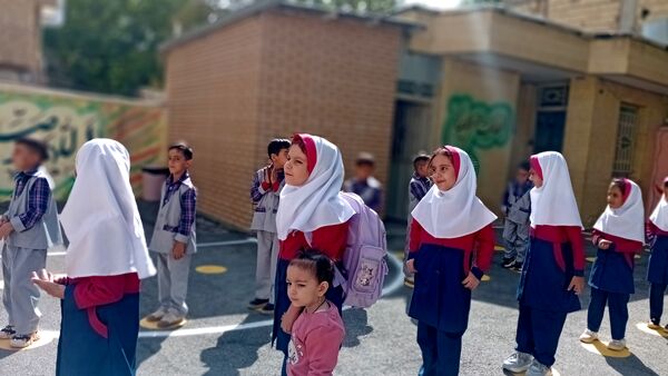 شکوفه‌های مهر در مارکده؛ دبستان سردار سلیمانی میزبان جشن جوانه‌ها
