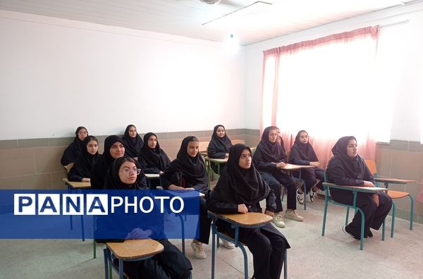 جشن جوانه‌ها در دبیرستان یاران امام 