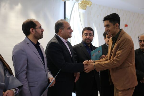 نشست مدیرکل آموزش و پرورش آذربایجان شرقی با نمایندگان مجلس دانش‌آموزی