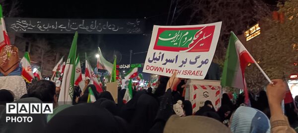 پیمان دوباره با رهبری با نوای رسای مهدی رسولی در آیین تجدید بیعت 