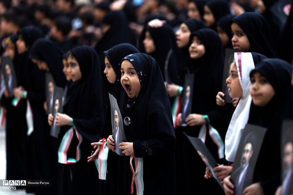 برگزاری همایش بزرگ جمع‌خوانی دانش‌آموزان با اجرای سرود و نوحه حماسی «باید برخاست»