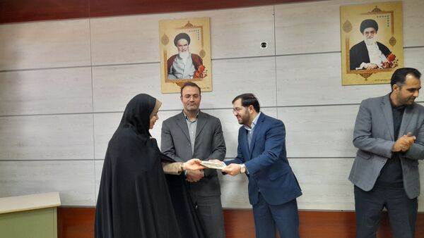مراسم تجلیل از زحمات بانوان اداره آموزش و پرورش ملارد به مناسبت روز مادر 