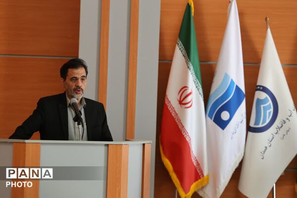 نشست مشترک ائمه جمعه همدان با مدیران صنعت آب و برق