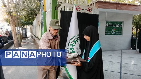 برپایی موکب دانش‌آموزان پیشتاز در منطقه ۱۰ در سالروز شهادت حضرت زهرا (س)