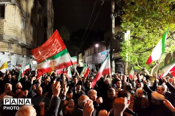 تجمع مردمی شهر صباشهر برای حمایت از رزمندگان اسلام