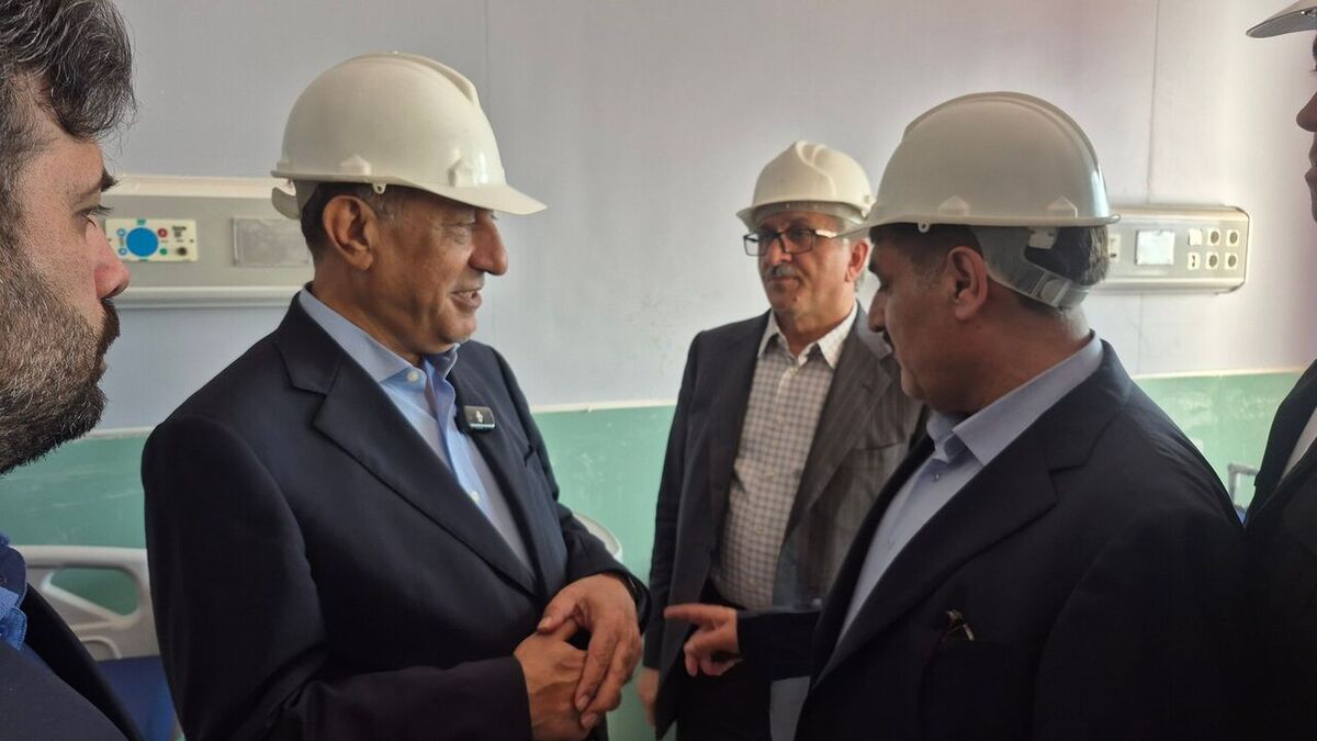 بازدید معاون اجرایی رئیس‌جمهور از بیمارستان ۴۰۰ تختخوابی لاکان
