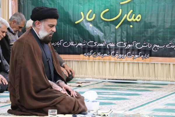 حضور با شکوه دانش‌آموزان و فرهنگیان در مراسم پر فیض نماز جمعه آباده در آستانه روز دانش‌آموز
