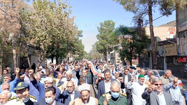 خلیل اباد همگام با ملت ایران فریاد خشم و نصر در نماز جمعه طنین انداز شد