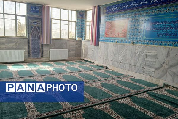 غبارروبی نماز‌خانه‌های مدارس شهرستان ملارد در آستانه آغاز سال تحصیلی 