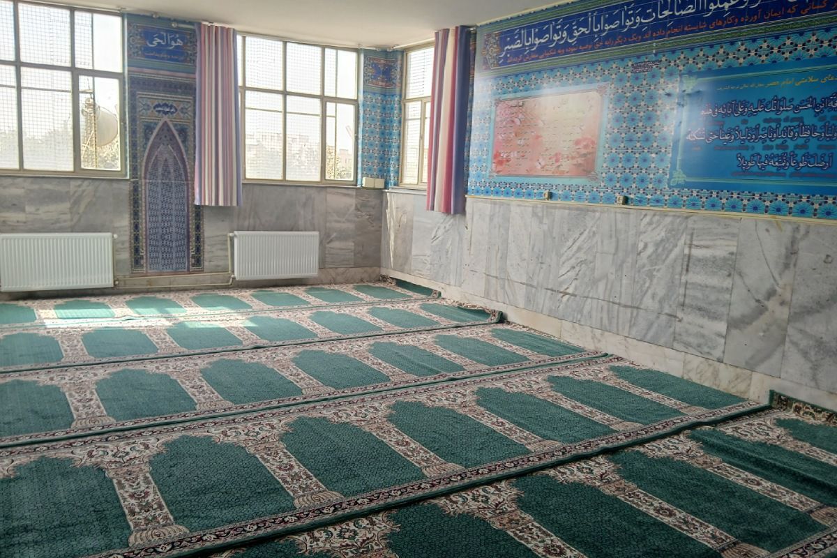 غبارروبی نماز‌خانه‌های مدارس شهرستان ملارد در آستانه آغاز سال تحصیلی 