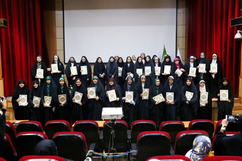 برگزیدگان پنجمین جشنواره تئاتر «دختران تمدن‌ساز» استان قم تجلیل شدند