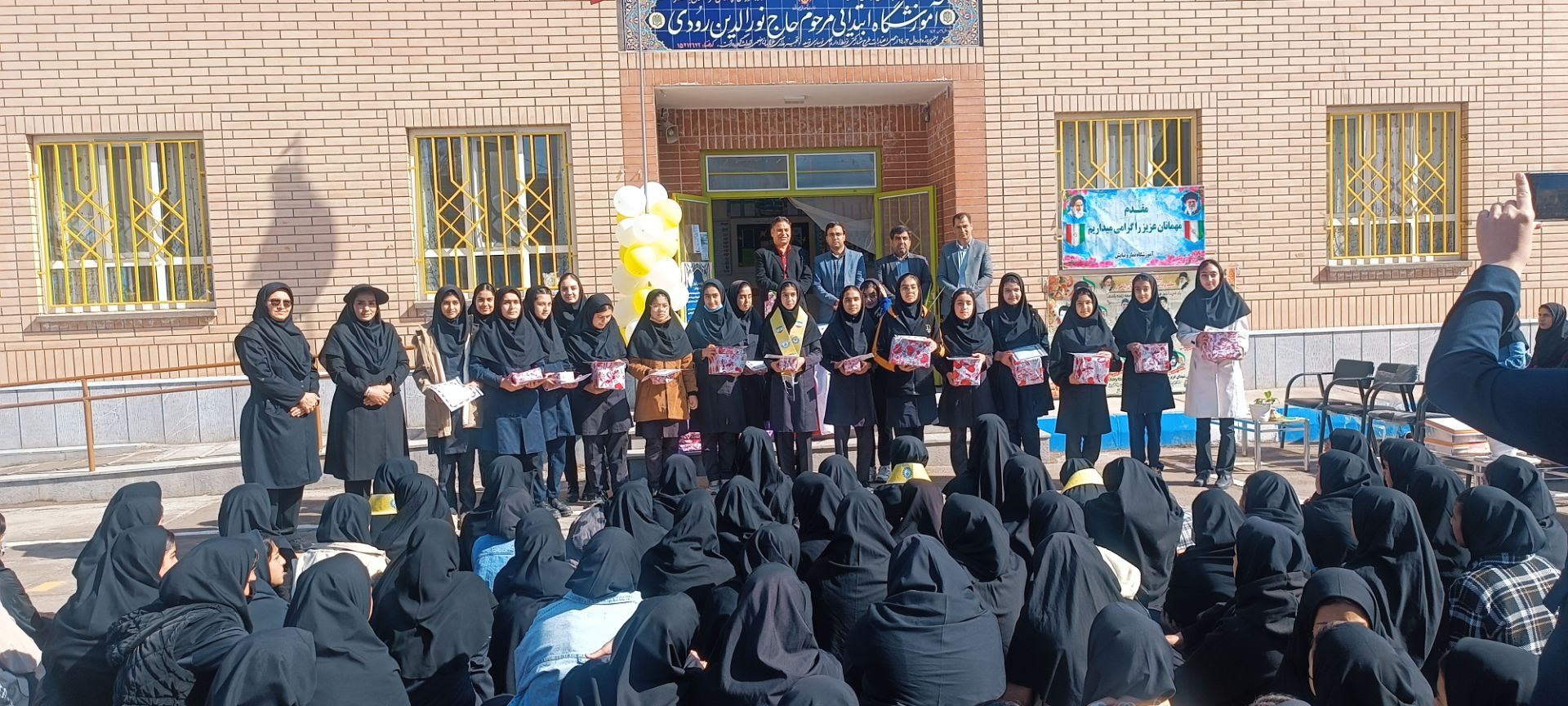 جشن ستارگان در دبیرستان نیایش شهرستان باخرز