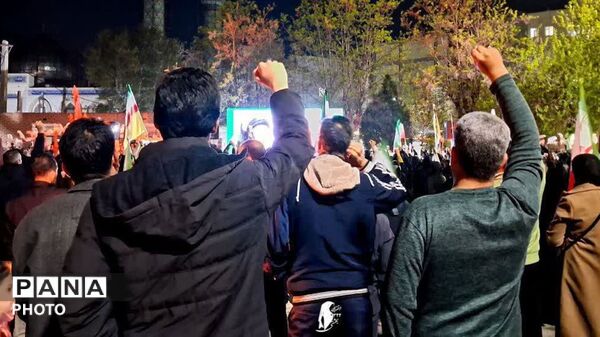 ما پای عهدمان با انقلاب می‌مانیم