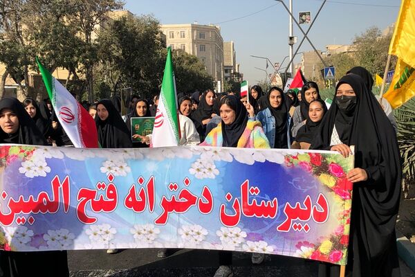 اجتماع عظیم دانش آموزان ناحیه دو شهرری به مناسبت یوم الله ۱۳ آبان در میدان نماز