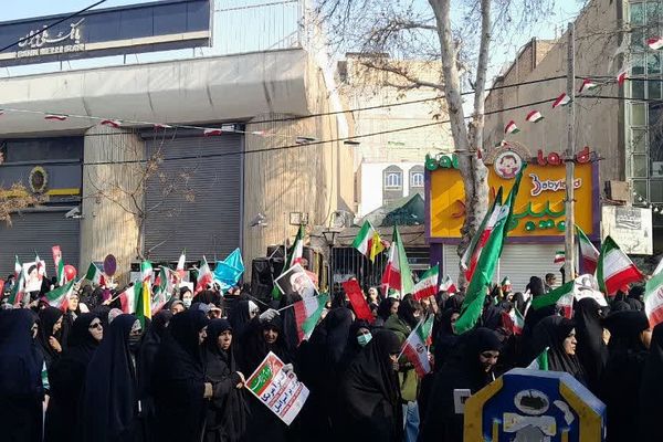 نمایش اقتدار و غیرت مردم ورامین در راهپیمایی ۲۲ بهمن